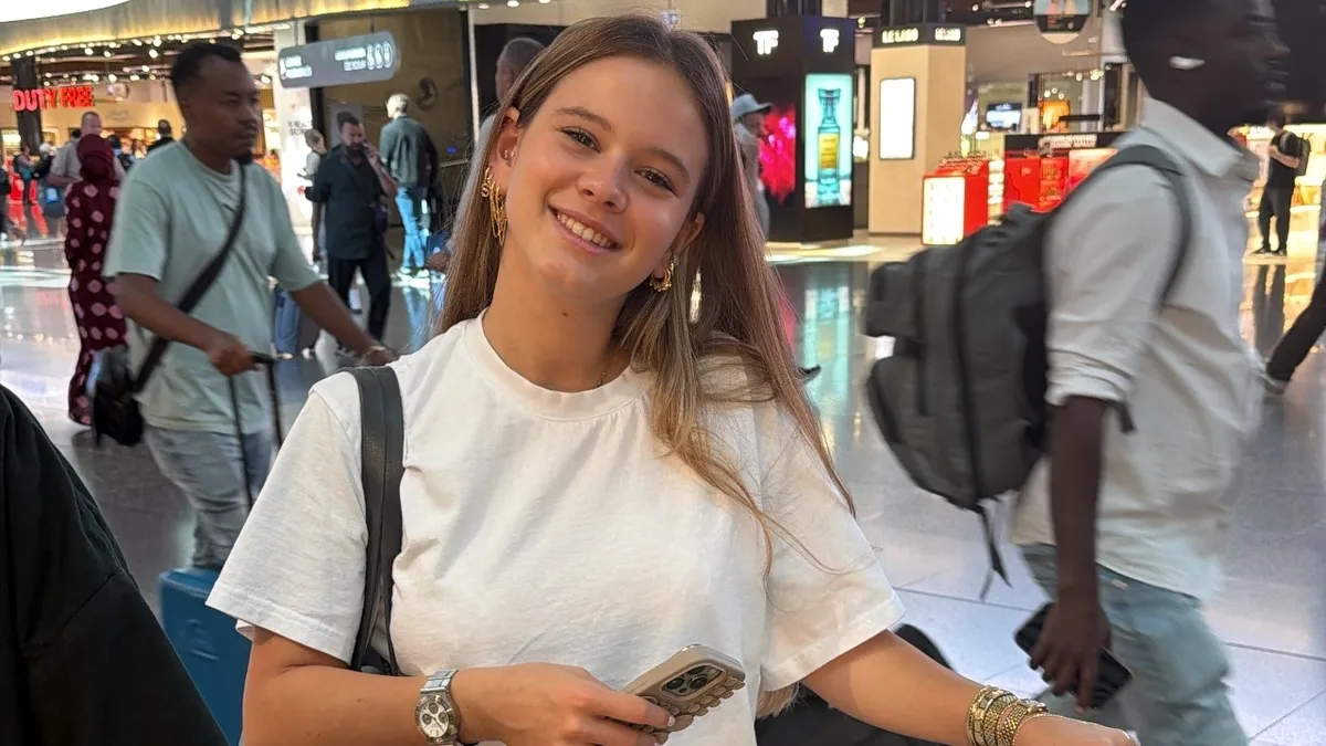 Pınar Altuğ'un kızı Su Atacan Londra'daki okul kurallarıyla şaşkına döndü: "Lacivert ve gri bile yasak"-2