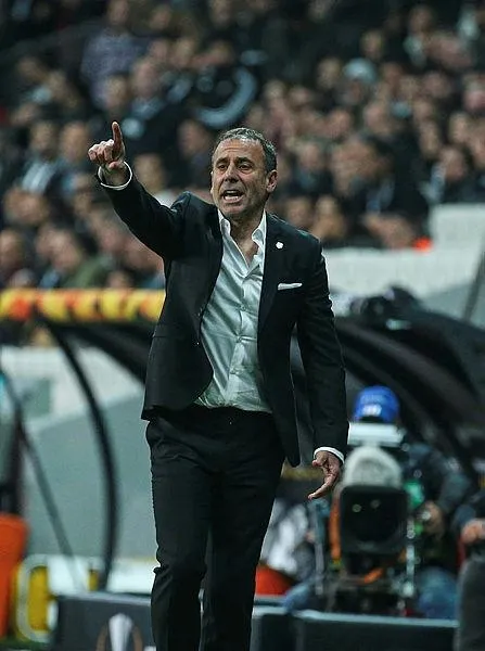 Beşiktaş taraftarı UEFA Avrupa Ligi'nde Braga yenilgisinden sonra isyan bayrağını çekti!-2