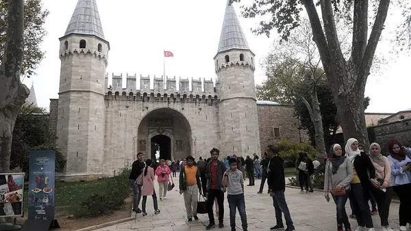 istanbula-yilin-ilk-10-ayinda-4-milyon-200-bin-turist-geldi-1608024798580.jpg İstanbul'a yılın ilk 10 ayında 4 milyon 200 bin turist geldi-2