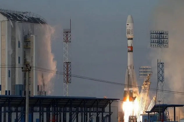 Korku dolu anlar! Soyuz-2.1b roketine yıldırım çarptı