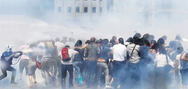 Ses bombası sahnede