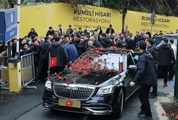 Başkan Erdoğan Boğaziçi Üniversitesi’nde karanfillerle karşılandı