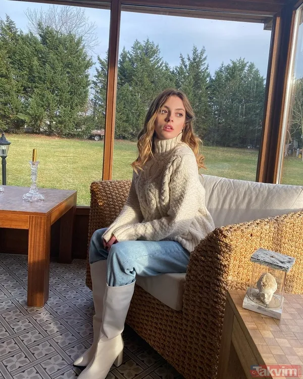 Sadakatsiz’in Derin’i Melis Sezen göğüs dekoltesi ile boy gösterdi! Ayna karşısındaki pozlarını paylaştı sosyal medya karıştı - 3