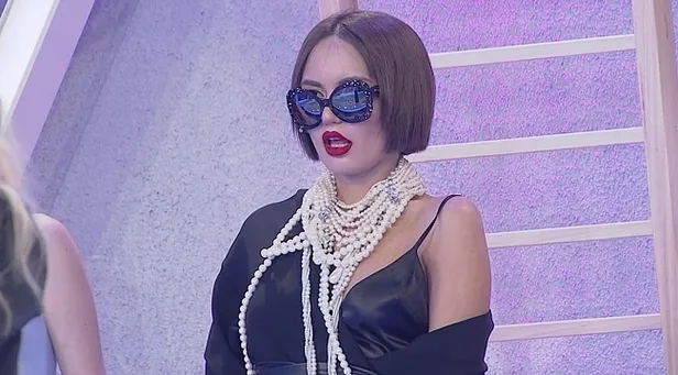 bahar-candan-kimdir-kac-yasinda-nereli-bahar-candan-serveti-ne-is-yapiyor-estetiksiz-eski-hali-1699438444716.jpg Bahar Candan serveti, ne iş yapıyor? Bahar Candan kimdir, kaç yaşında, nereli? Estetiksiz eski hali...-2