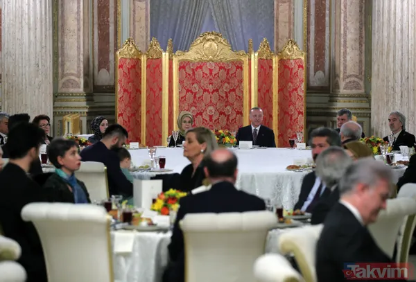 Hakan Ural Dolmabahçe Sarayı’nda gerçekleşen iftardan Başkan Recep Tayyip Erdoğan ile fotoğrafını paylaştı: "Sevmek ayıp mı yahu" - 23