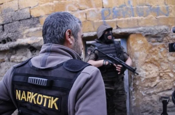 icra-kanun-teklifi-meclise-geliyor-kirada-arabuluculuk-cocugu-hasta-anneye-infaz-ertelemesi-1678260905890.jpg İcra kanun teklifi Meclis'e geliyor: Kirada arabuluculuk, çocuğu hasta anneye infaz ertelemesi-5