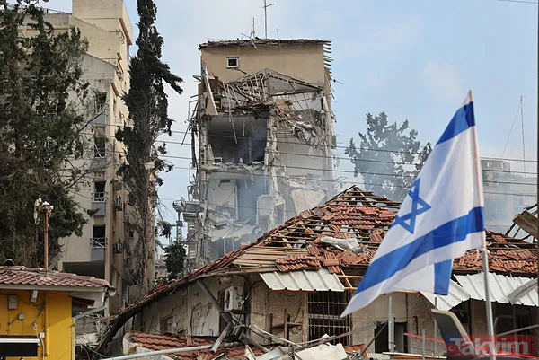 İsrail kentleri alev alev! Balistik ve hipersonikler Demir Kubbe'yi kevgir etti... Füze yağmuru Mersin'den bile görüntülendi - 7