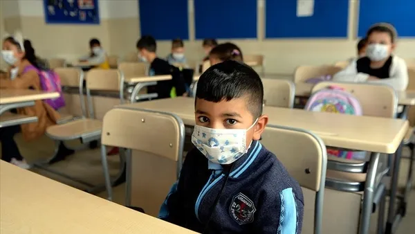 ilkogretim-ve-ortaogretim-okullarinda-2-haftalik-yariyil-tatili-icin-son-ders-zili-yarin-calacak-1642661370764.jpg İlköğretim ve ortaöğretim okullarında, 2 haftalık yarıyıl tatili için son ders zili yarın çalacak-4