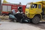 Balıkesir Burhaniye kaza haberi! Edremit-İzmir karayolunda trafik kazası! Otomobil kamyona çarptı: 3 ölü, 1 ağır yaralı!