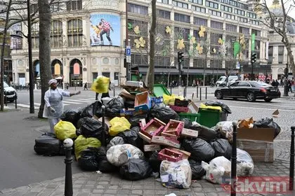 Emeklilik reformuna karşı isyan Fransa’nın sokaklarını çöplüğe çevirdi! Macron’a giyotin tehdidi: Kafasını keseriz