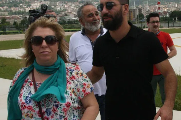 Son dakika: Arda Turan'a hapis şoku! Annesi kaçak yapıdan 5 yıl hapisle yargılanacak