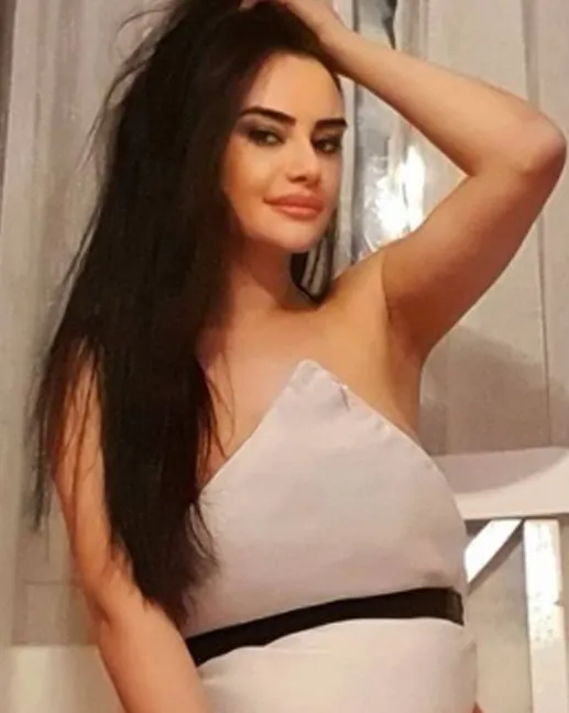 Gelin adayı Naz Mila kimdir? Naz Mila'nın cesur pozuna tepki yağdı! Kalça estetiğini de sansürsüz paylaşmıştı...-8