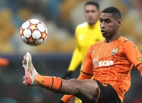 tam-imzalar-atilacak-derken-galatasaraydan-teteye-rest-menajeri-yuksek-komisyon-isteyince-1691528594913.jpeg Tam imzalar atılacak derken Galatasaray'dan Tete'ye rest! Menajeri yüksek komisyon isteyince...-3