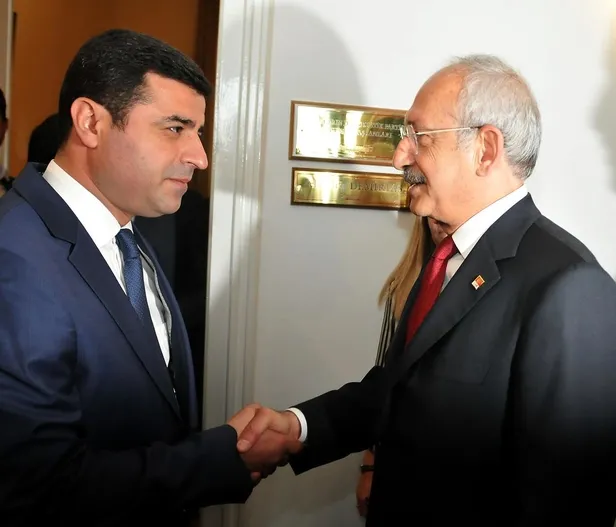 hdpkkli-selahattin-demirtastan-6li-koalisyona-birlik-olun-ultimatomu-aksenerin-veto-ettigi-kilicdarogluna-dest-1677002304690.jpeg HDPKK'lı Selahattin Demirtaş'tan 6'lı koalisyona 'birlik olun' ültimatomu! Akşener'in veto ettiği Kılıçdaroğlu'na destek: Yürü Bay Kemal-3