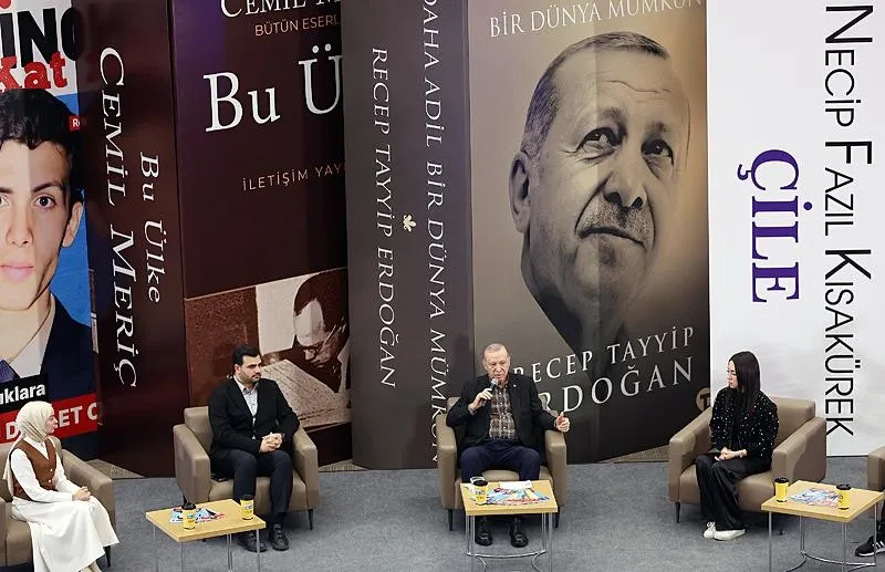 Başkan Erdoğan ʺBurası Muşturʺ türküsüne eşlik etti (Takvim.com.tr)