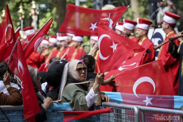 Saraçhane’deki 15 Temmuz etkinlik alanına millet akın etti - 1