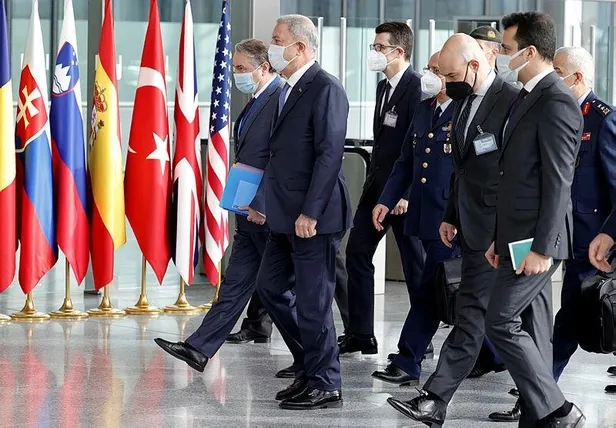Milli Savunma Bakanı Hulusi Akar'dan NATO Karargahı'nda son dakika Ukrayna ve Montrö açıklaması-5