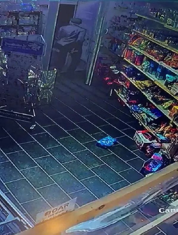 1668327477016.jpeg Almanya bu Türk'ü konuşuyor! Maskeli silahlı soyguncuları böyle kovaladı-2