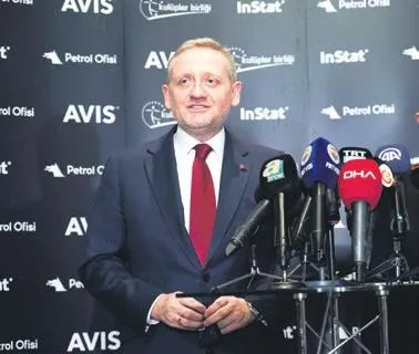 Başakşehir PSG ile oynanan maçta Webo’ya yapılan ırkçı saldırı sonrası dünyaya ders verdi-11