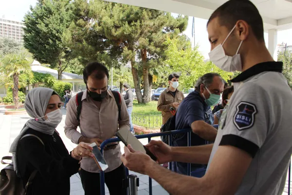 tam-kapanmasinin-sona-ermesiyle-birlikte-nikah-dairelerinde-yogunluk-olustu-1621243961103.jpg Tam kapanmasının sona ermesiyle birlikte nikah dairelerinde yoğunluk oluştu-2