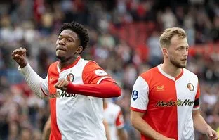 Feyenoord, Wolfsburg’u 4-0’lık skorla yendi!