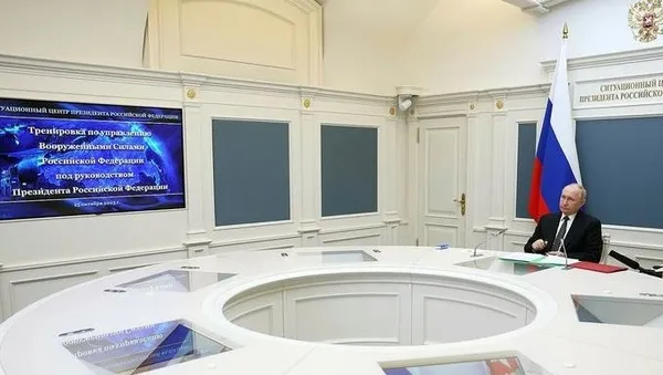 moskovadan-dikkat-ceken-hamle-kremlin-duyurdu-rusyada-nukleer-saldiri-tatbikati-devlet-baskani-putin-bizzat-ta-1698257634358.jpeg Moskova'dan dikkat çeken hamle! Kremlin duyurdu: Rusya'da nükleer saldırı tatbikatı! Devlet Başkanı Putin bizzat takip etti-5