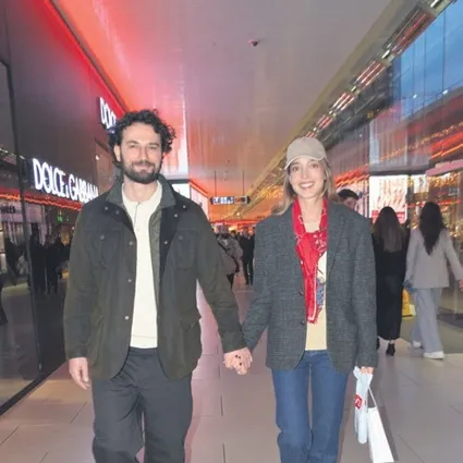 Birkan Sokullu Zincirlikuyu’da el ele! Eda Gürkaynak ile yeni yılı evde girecekler