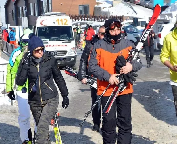 duzcede-sov-yapmaya-kalkan-ekrem-imamogluna-genclerden-tepki-galiba-yanlis-geldiniz-burasi-kartalkaya-degil-1669823596275.jpeg Düzce'de şov yapmaya kalkan Ekrem İmamoğlu'na gençlerden tepki: Galiba yanlış geldiniz, burası Kartalkaya değil-7