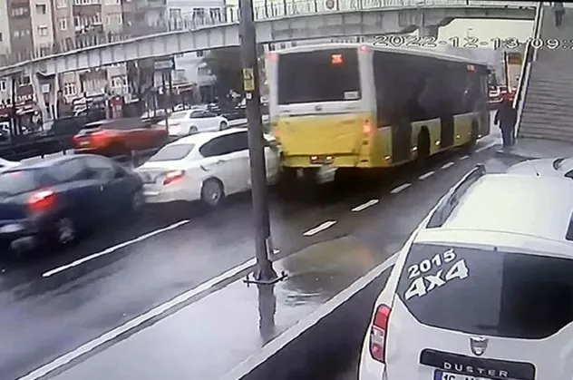 Avcılar'da zincirleme kaza, 3 yaralı