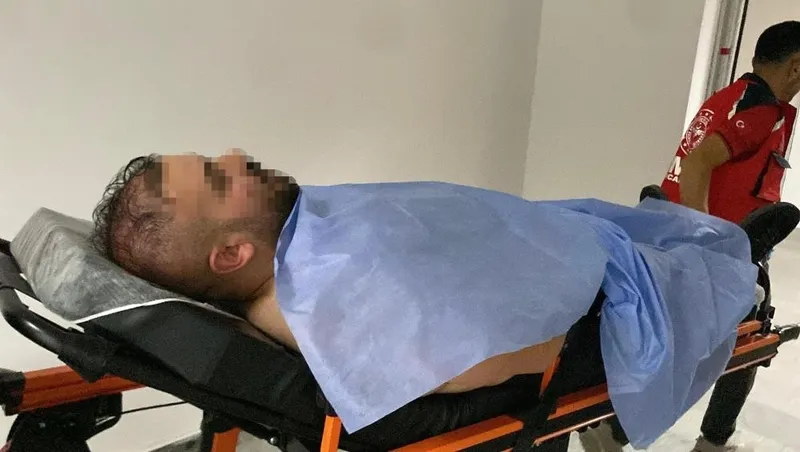 yan-baktin-kavgasi-hastanede-bitti-6-kisi-bir-kisiyi-darp-ederek-hastanelik-etti-1754244646428.jpeg "Yan baktın" kavgası hastanede bitti! 6 kişi bir kişiyi darp ederek hastanelik etti-2