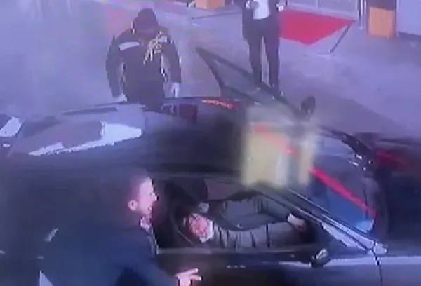 istanbul-sultanbeylide-esinin-hastaneye-yetistirmeye-calistigi-hamile-kadin-akaryakit-istasyonunda-dogurdu-1618988344515.jpg İstanbul Sultanbeyli'de eşinin hastaneye yetiştirmeye çalıştığı hamile kadın akaryakıt istasyonunda doğurdu-5