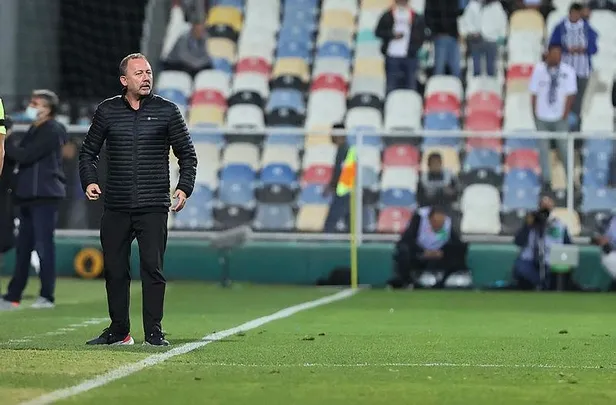 sergen-yalcindan-sakat-futbolculara-iliskin-aciklama-ajax-macina-yetisecekler-mi-batshuayi-larin-pjanic-1632517015848.jpeg Sergen Yalçın'dan sakat futbolculara ilişkin açıklama! Ajax maçına yetişecekler mi? Batshuayi, Larin, Pjanic...-2