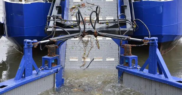 İstanbul Boğazı'ndan 4 futbol sahası büyüklüğünde çöp çıkarıldı