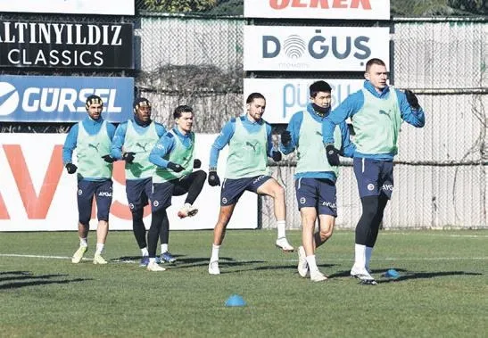 steaua-bukresin-patronu-becaliden-galatasaraya-sitem-morutan-icin-odeme-almadim-1642461210870.jpeg Steaua Bükreş’in patronu Becali'den Galatasaray'a sitem! "Morutan için ödeme almadım"-14