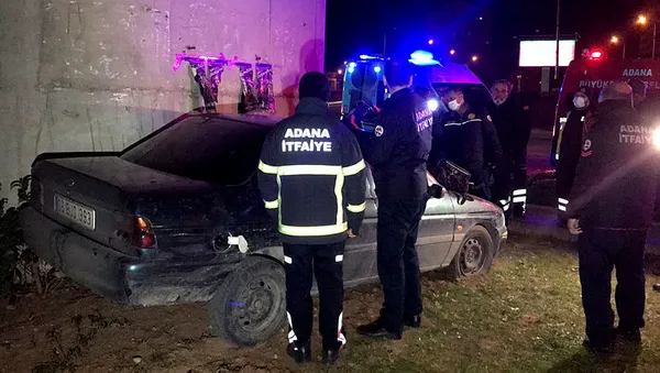 kaza-yaptiktan-sonra-aracinda-uyuya-kaldi-polisler-islem-yaparken-yine-uyudu-1643348269191.jpg Kaza yaptıktan sonra aracında uyuya kaldı! Polisler işlem yaparken yine uyudu-2