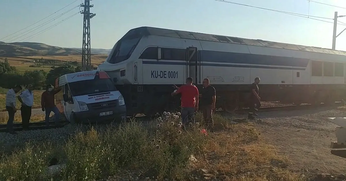 Kirikkale De Akaryakit Yuklu Tren Ile Minibus Carpisti Takvim