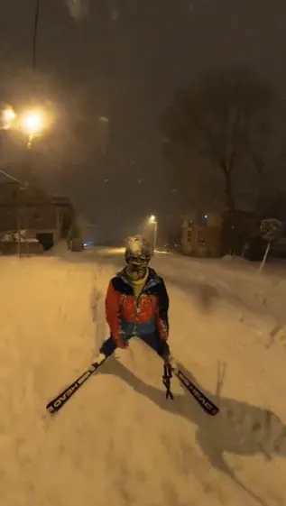 ibb-yuzunden-yasanan-kar-esareti-vatandasa-kaymayi-da-ogretti-avcilardan-firuzkoye-kayarak-gitti-1643092943700.jpg İBB yüzünden yaşanan kar esareti vatandaşa kaymayı da öğretti! Avcılar'dan Firüzköy'e kayarak gitti-3