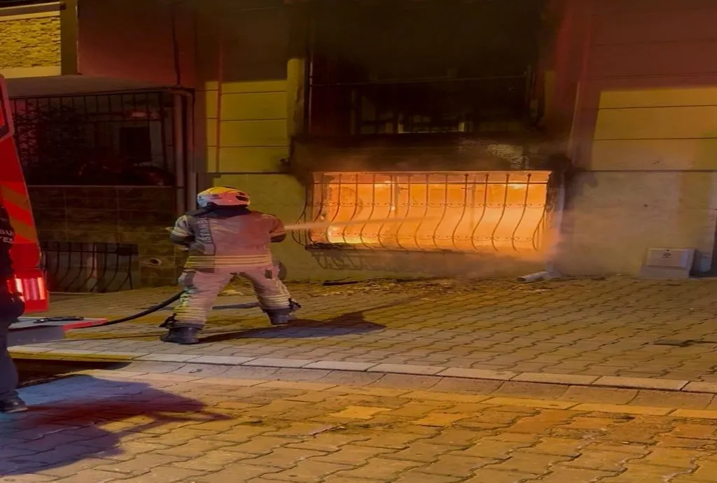 Esenyurt’ta 5 katlı binada yangın