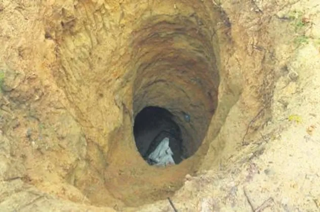 Defineciler, Belgrad Ormanı’na 15 metrelik çukur kazdı