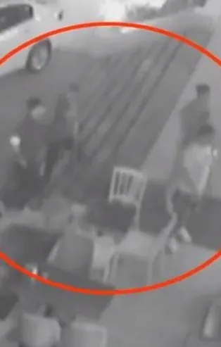 Son dakika: Rapçi Atilla Serin (Ati242) restoran bastı! O anlar güvenlik kamerasında