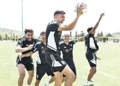 trabzonspor-yeni-transferi-trezeguetye-kavustu-yildiz-oyuncu-istanbula-geldi-1656803431429.jpeg Trabzonspor, yeni transferi Trezeguet’ye kavuştu! Yıldız oyuncu İstanbul'a geldi-3