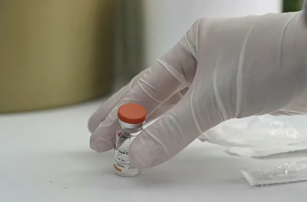 Aşı olan kişiler kısıtlamadan muaf mı? Koronavirüs aşısı yapılır yapılmaz koruma sağlar mı?-2