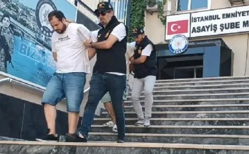 schengen-vizesi-dolandiricilari-is-basinda-25-bin-dolarini-kaptirdi-kafede-boyle-yakalandi-1691506772830.jpeg 'Schengen vizesi' dolandırıcıları iş başında! 25 bin dolarını kaptırdı: Kafede böyle yakalandı-4