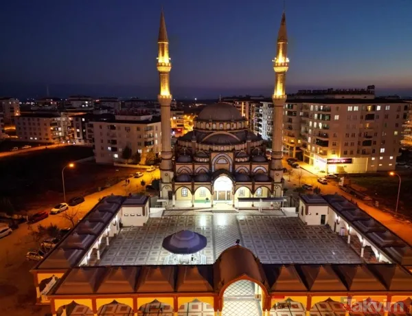 Deprem bölgesinde Miraç Kandili idrak edildi | Eller semaya açıldı! "İnşallah bir daha böyle acılar yaşamayız" - 27