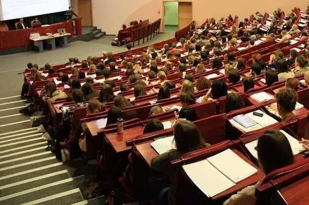 Üniversitelerde yüz yüze eğitim başlıyor! Sınavlar ve telafi eğitim nasıl yapılacak? Hibrit model...