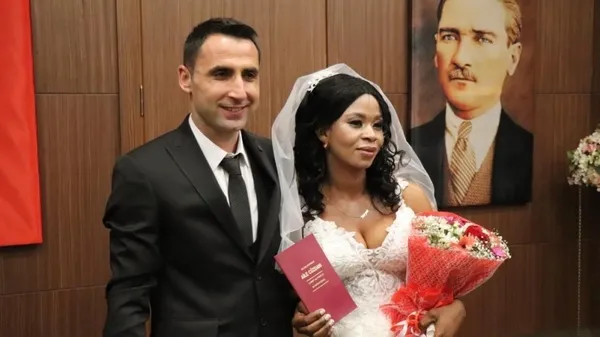 denizlide-aileye-afrikadan-3uncu-gelin-geldi-1645356217179.jpg Denizli'de aileye Afrika'dan 3'üncü gelin geldi-3