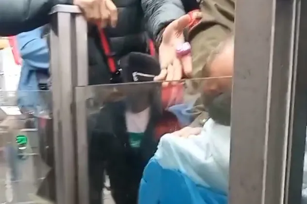 Son dakika: Yer: İstanbul! Tramvayda taciz iddiasına dayak!
