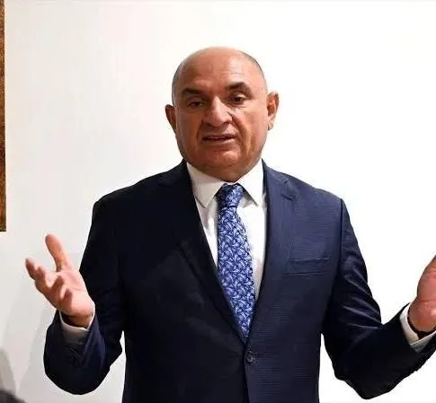 chpde-hain-kemal-krizi-muhip-kankonun-pozu-ortaligi-karistirdi-1783179100405.jpeg CHP’de hain Kemal krizi: Muhip Kanko’nun pozu ortalığı karıştırdı-3