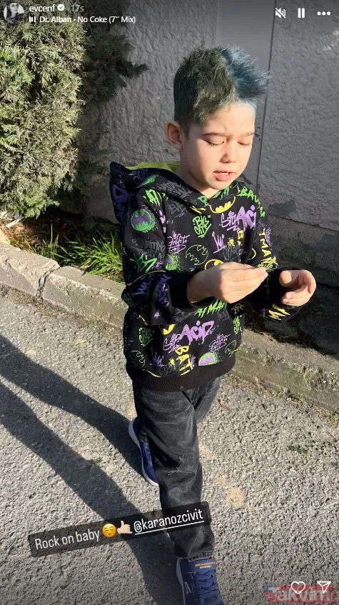Fahriye Evcen ve Burak Özçivit'in büyük oğlu Karan Özçivit'ten yeni imaj! Rengarenk saçlarıyla pozlarını anne Evcen paylaştı - 9