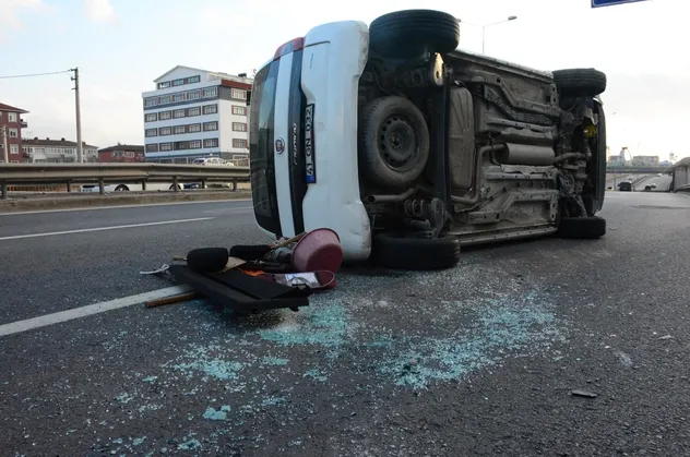 Hangi yöne gideceğine karar veremedi aracıyla takla attı